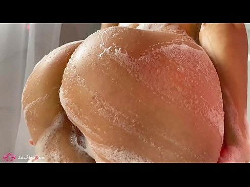 ❤️ Brunetka masturbira pičko z vibratorjem do intenzivnega orgazma pod tušem ️❌ Anal video na sl.pornolemon.ru ❌❤